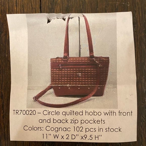 Circle quilter hobo bag with front and back zip pockets - Picture 5 of 5